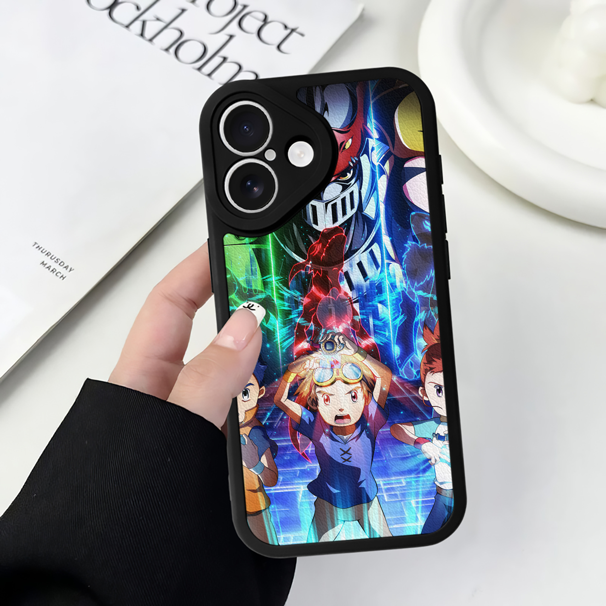 （画像用） Digimon デジタルモンスター/デジモン 【iPhone 16シリーズ対応】シリコンスマホケース（レザー調） 材質：シリコン